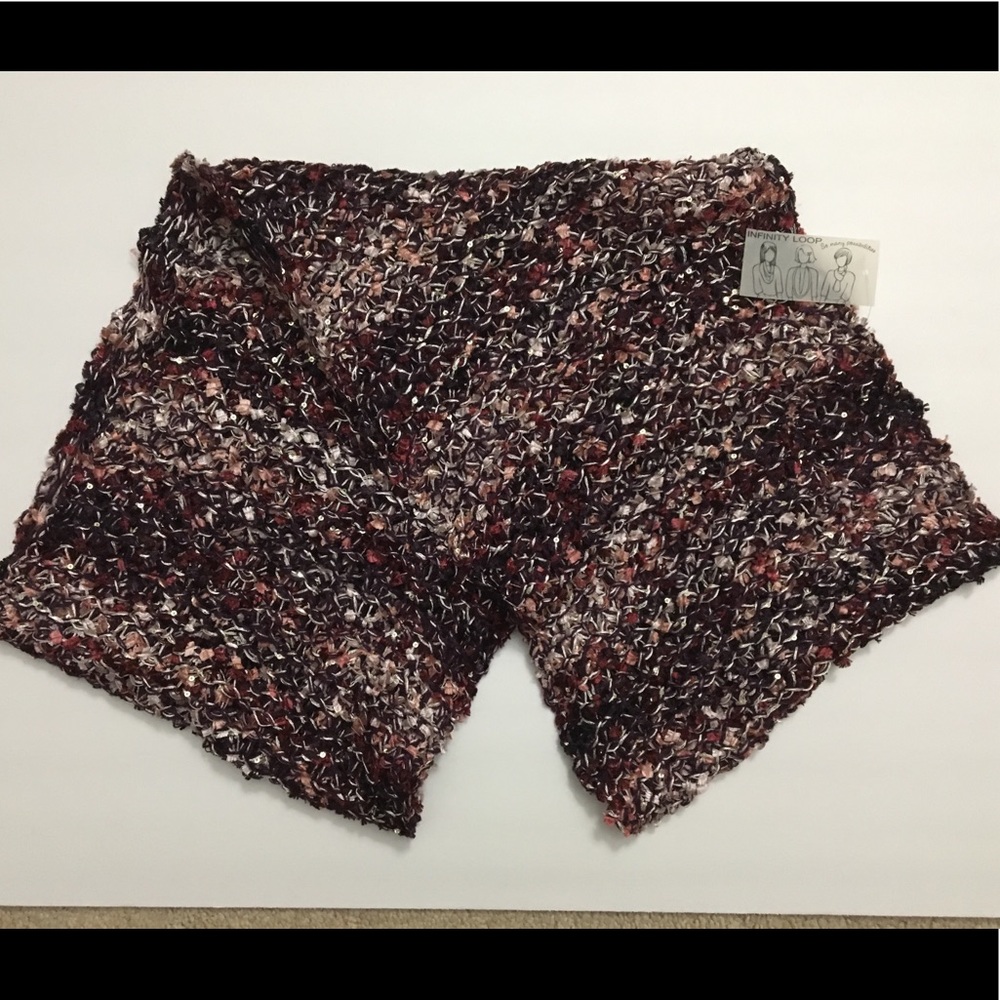 Infinity Loop Women’s Scarf - Picture 3 of 3